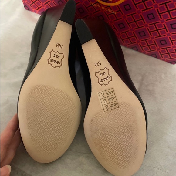 New Tory Burch closed toe wedge shoes - Picture 2 of 7